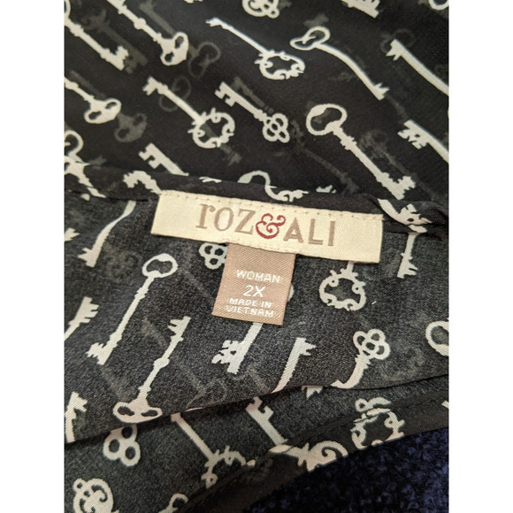 Roz & Ali Sleeveless Top 2X Black White Keys Poly Semi Sheer EUC - Picture 3 of 6